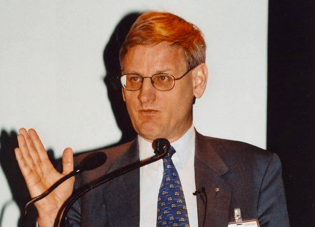 2001: Konturer av en ny arena